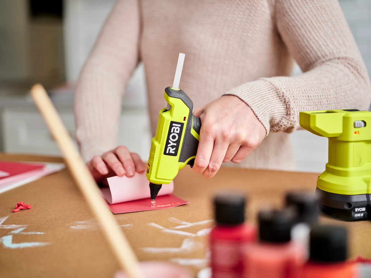 18V ONE+ Compact Glue Gun Kit